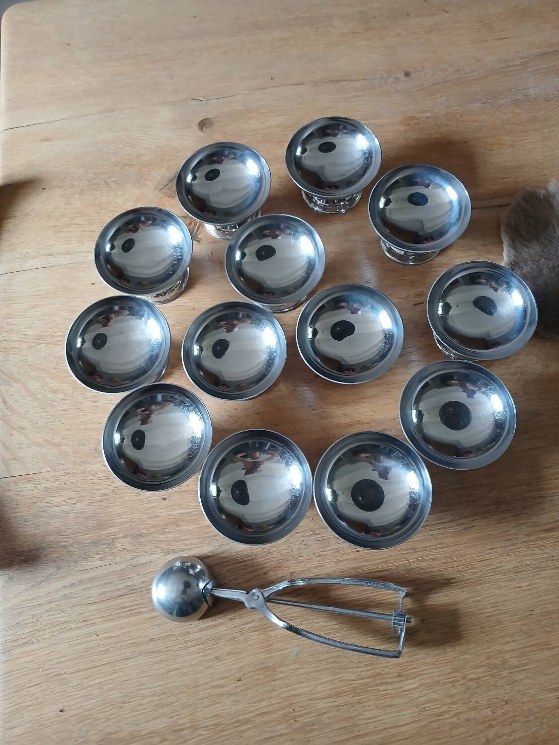 13 stainless steel ice cream cups + serving trolley