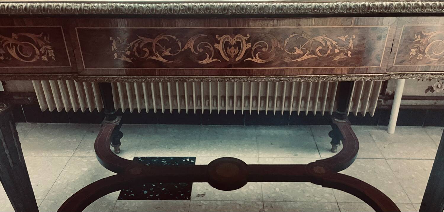 Beautiful period marquetry table (1900)