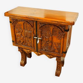 Commode meuble de bar avec sculpture sur vin