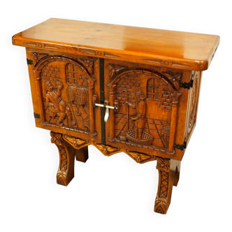 Commode meuble de bar avec sculpture sur vin