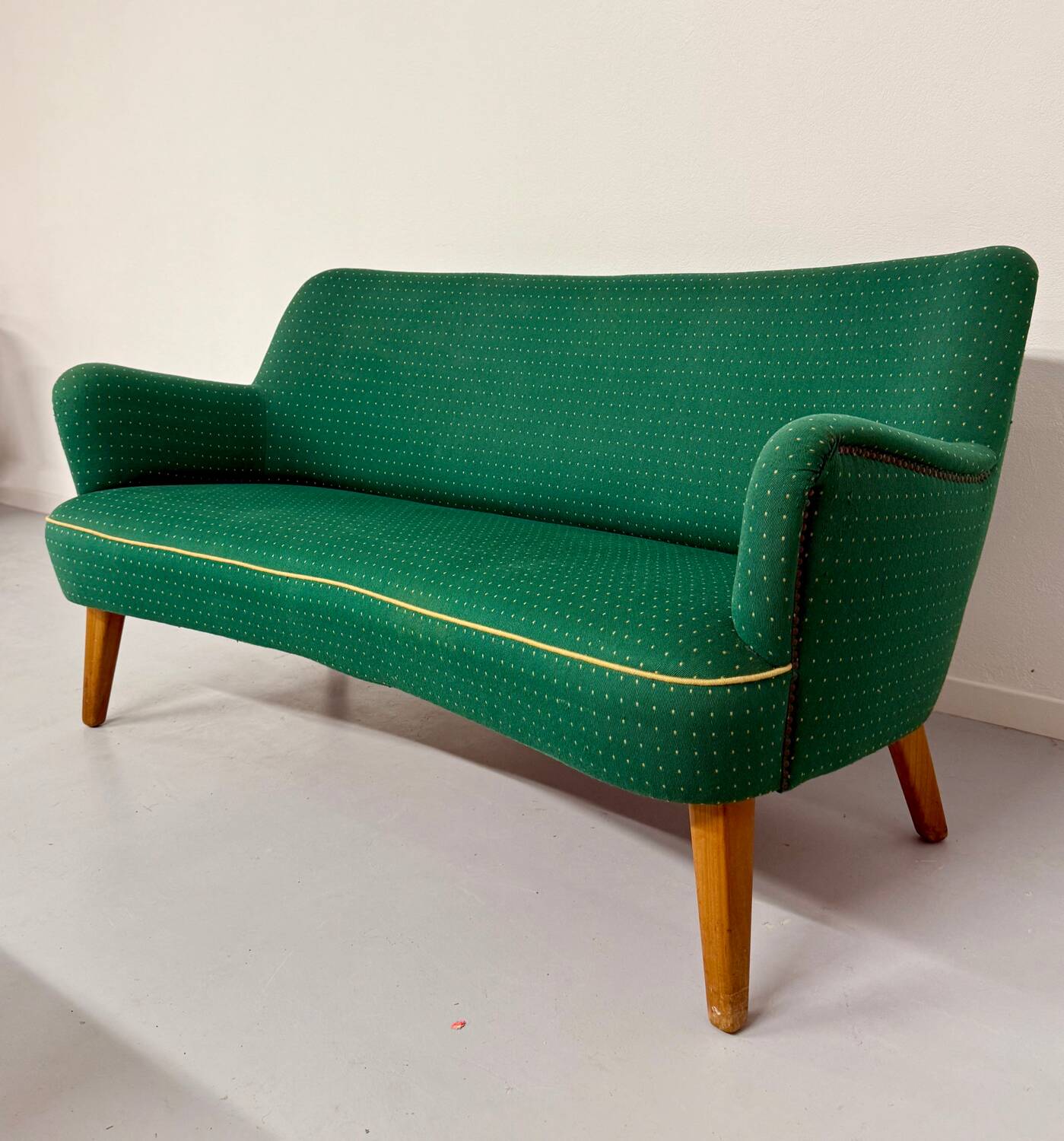 Ancien canapé haricot cocktail vert vintage design des années 50