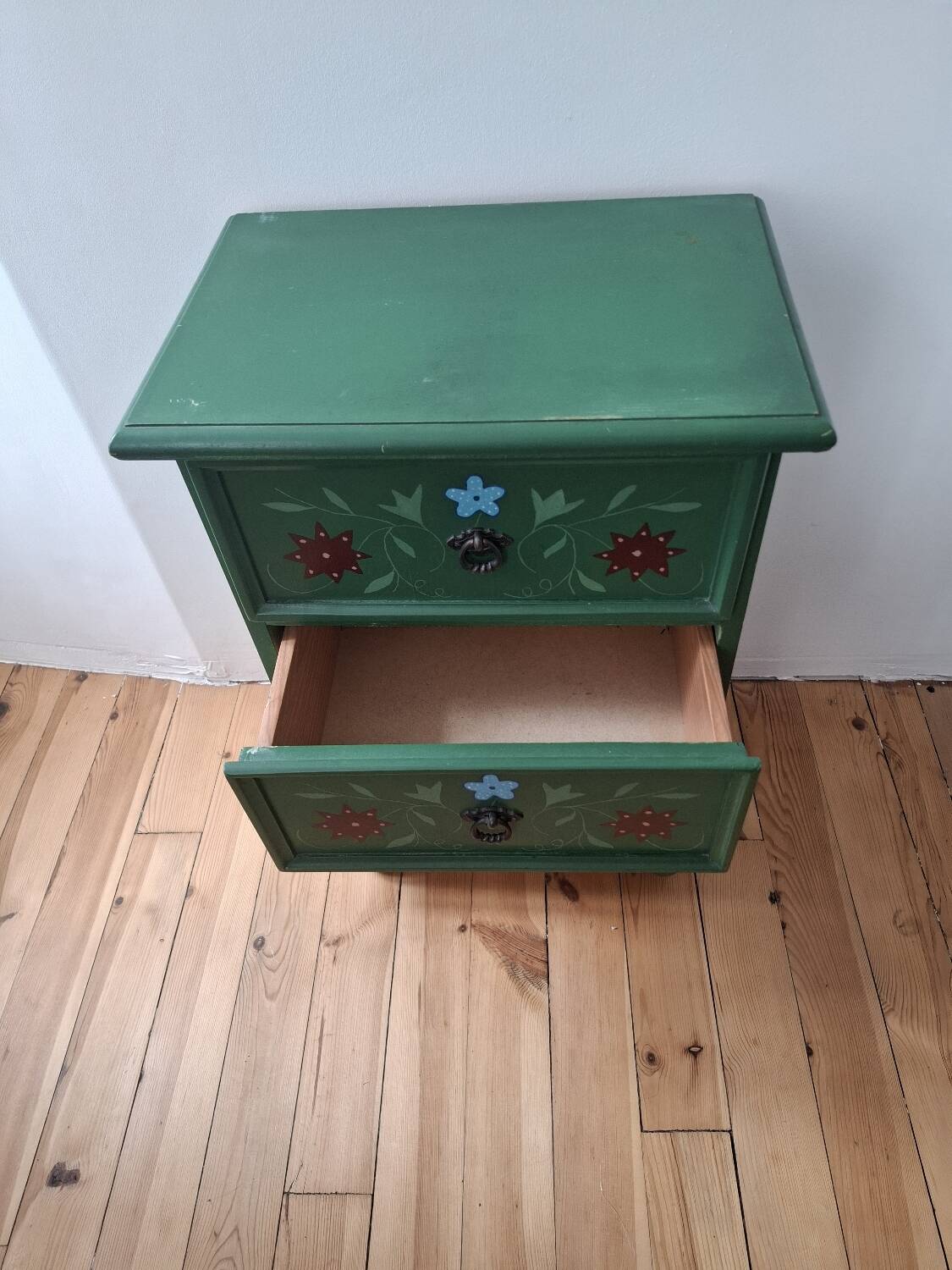 Petit meuble rangement naïf
