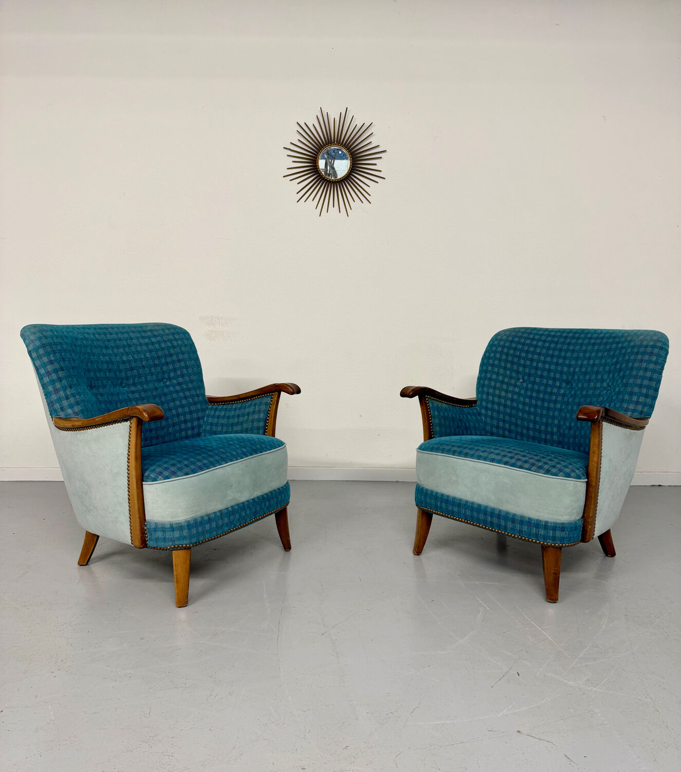 Lot of 2 sculptural Danish design armchairs from the 1940s, vintage.