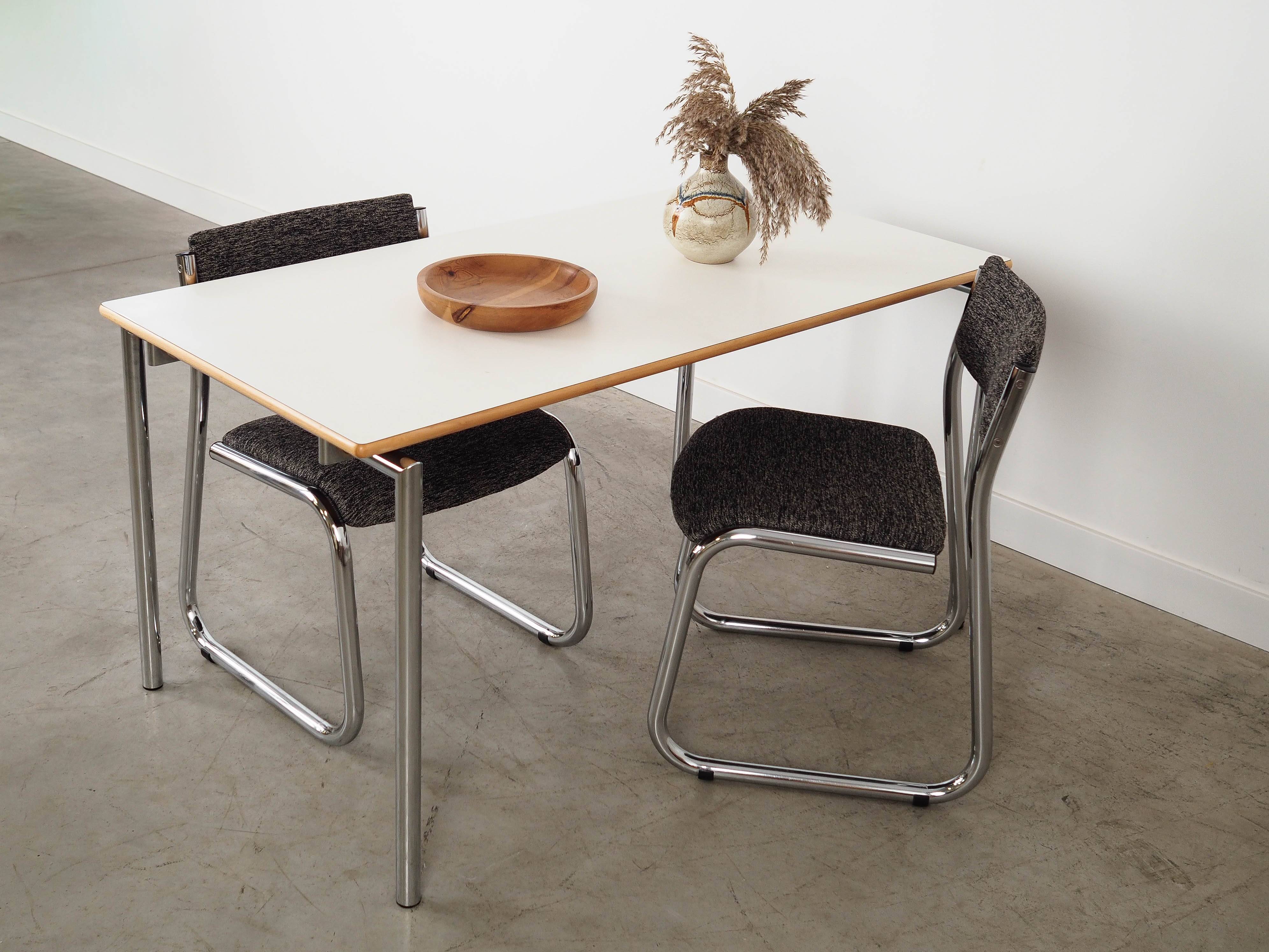 Table laminée, design danois, 2000, fabriquée par Randers Møbelfabrik