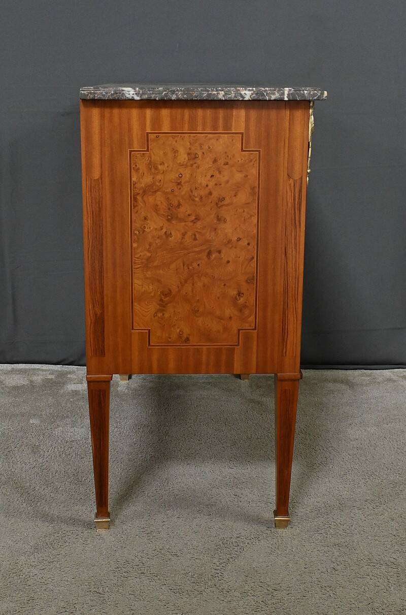 Commode sauteuse en marqueterie, style Louis XVI – milieu XXe