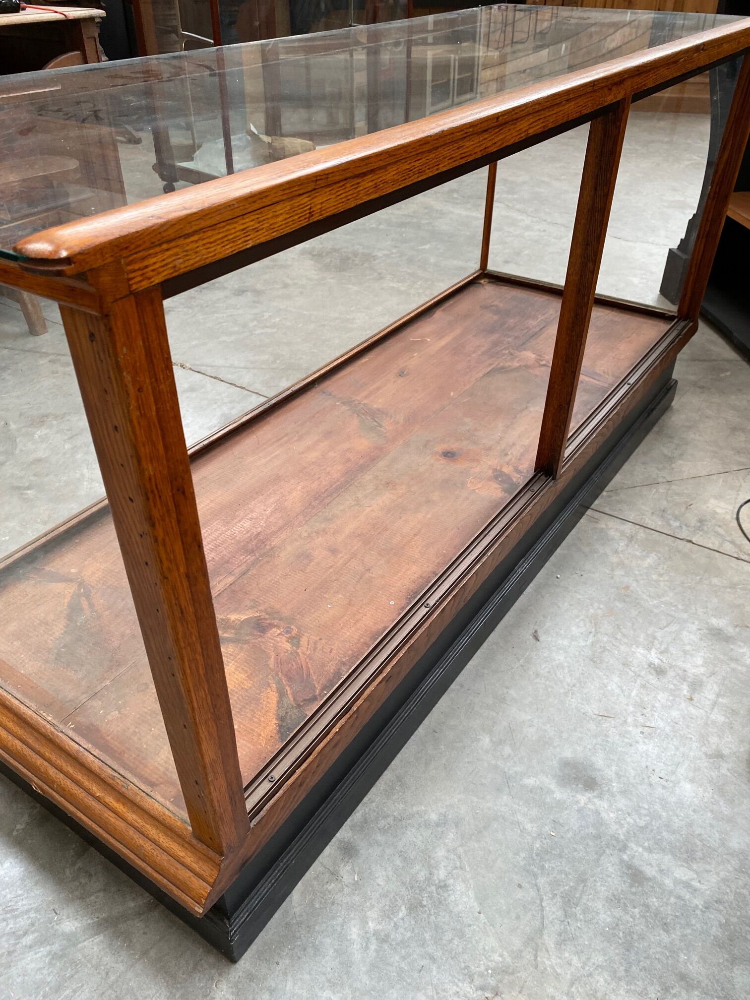 Presentation showcase counter early XXth