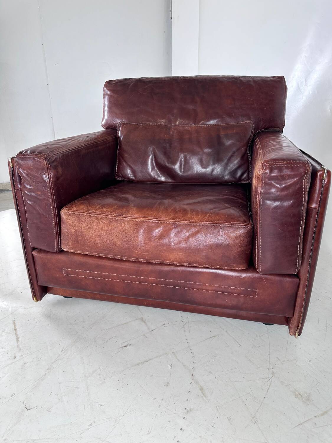 Pair of leather armchairs Roche Bobois