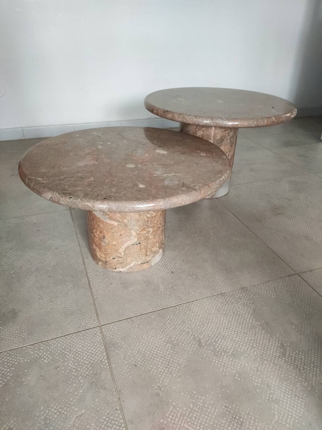 Deux tables basses en marbre de Vérone