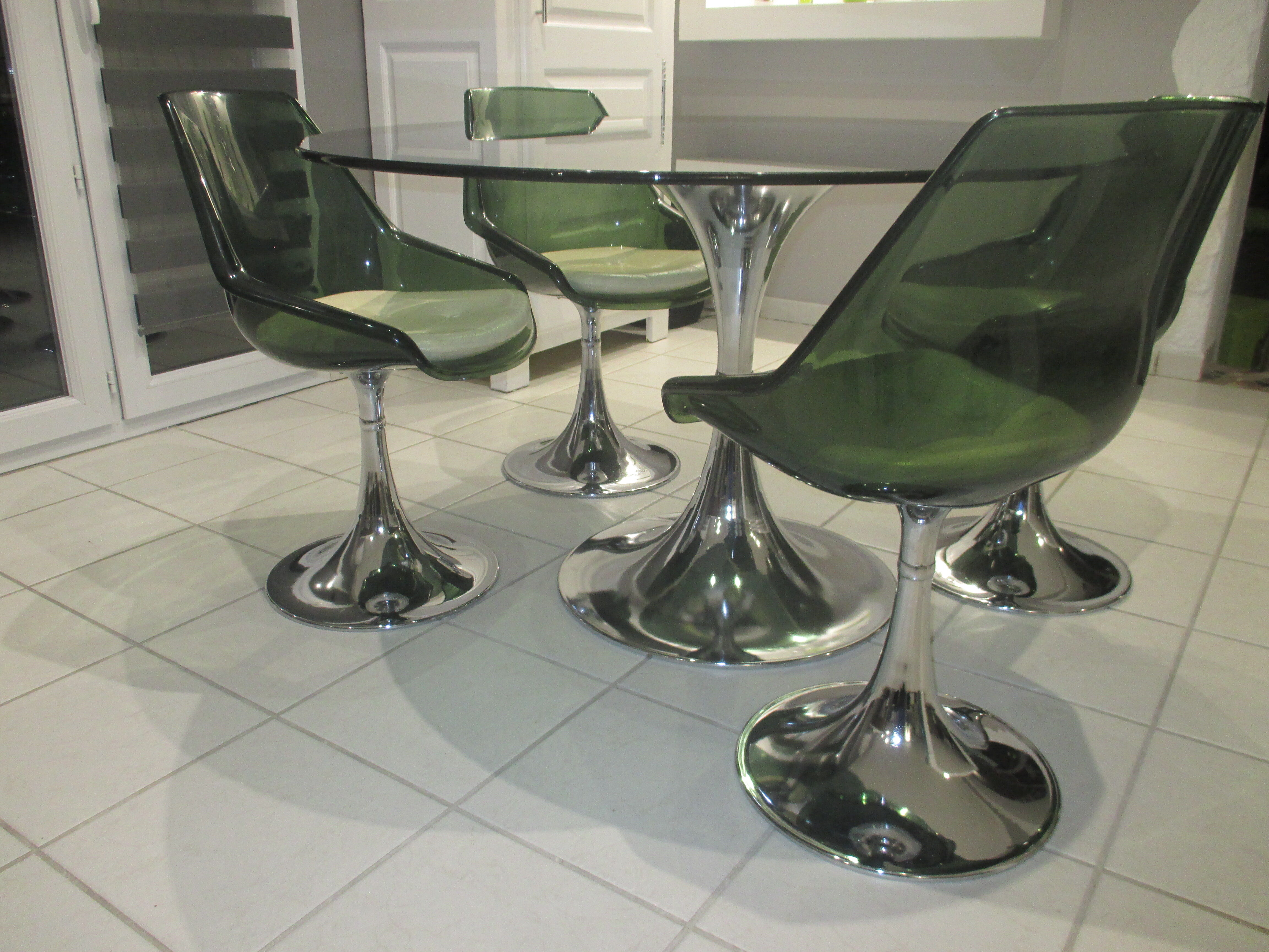 Ensemble table et 6 chaises tulipe Roche Bobois 1970