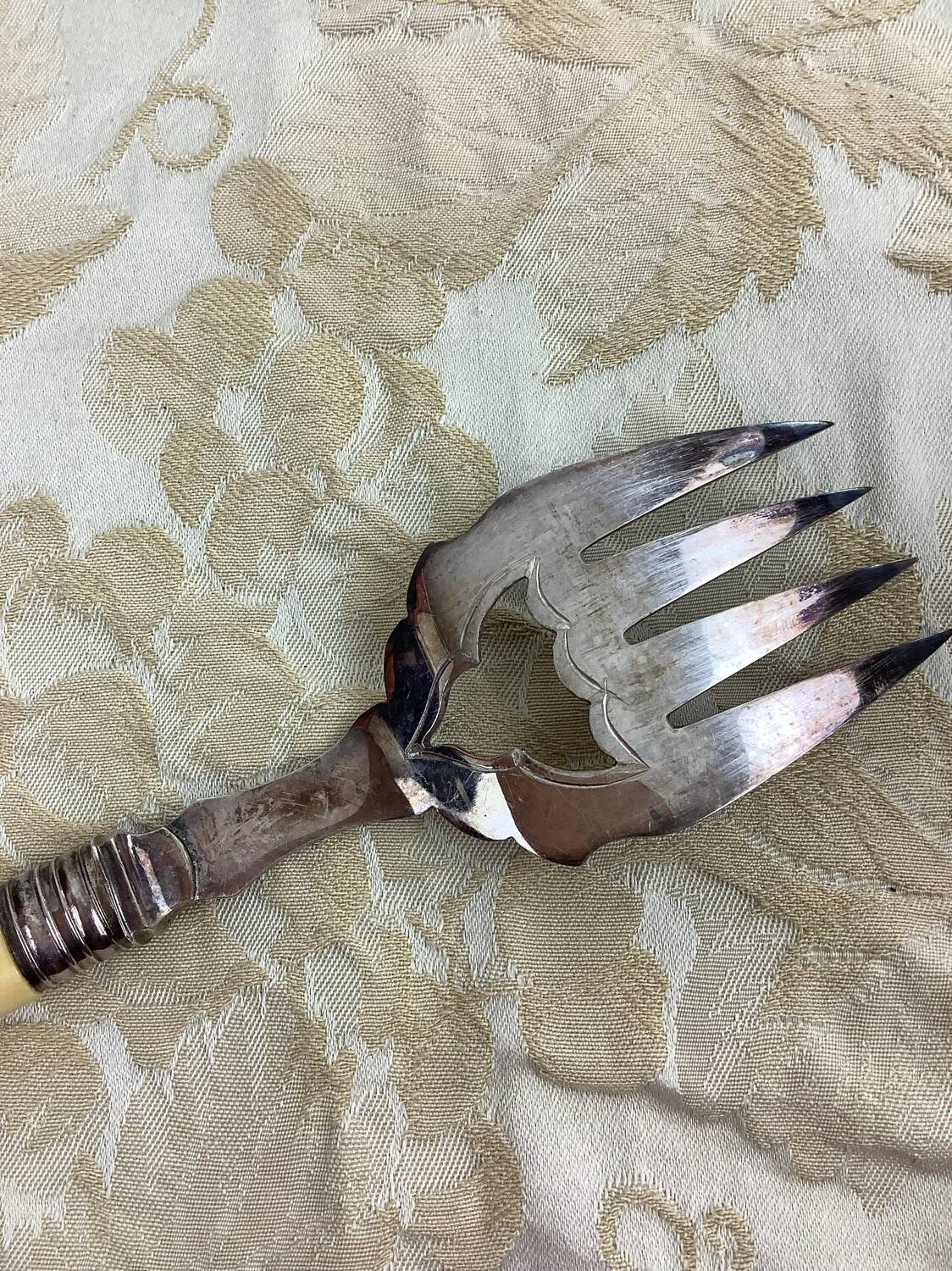 Antique fish service