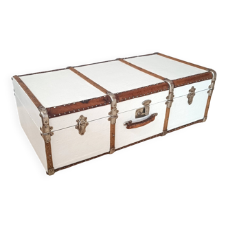 Flat suitcase trunk
