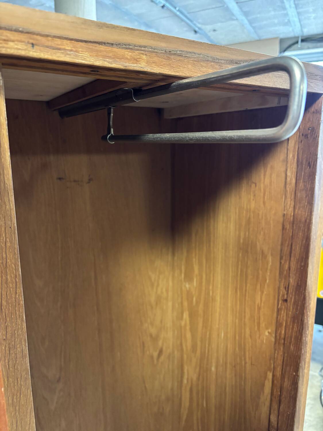 Armoire vintage