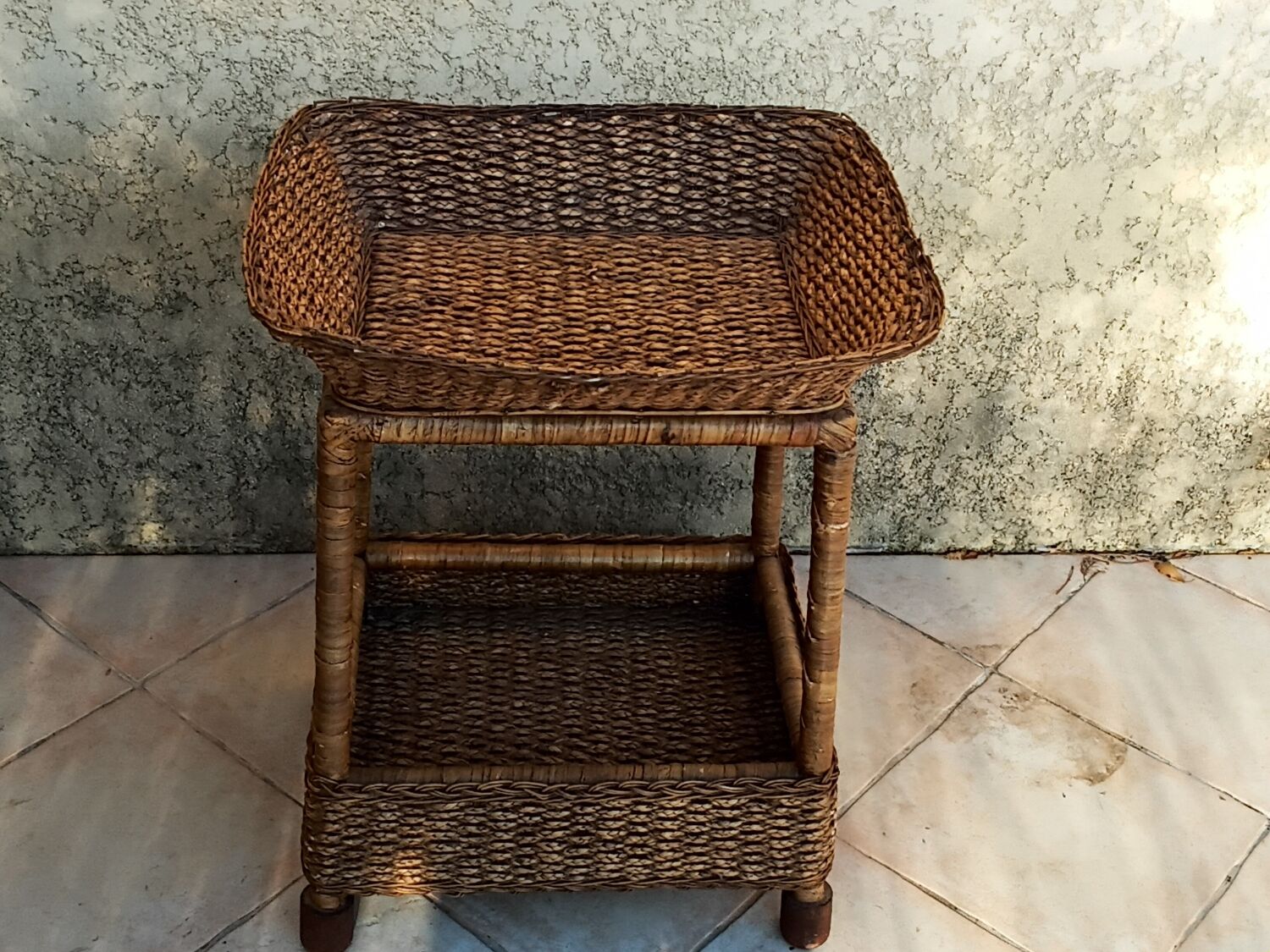 Vintage rattan service