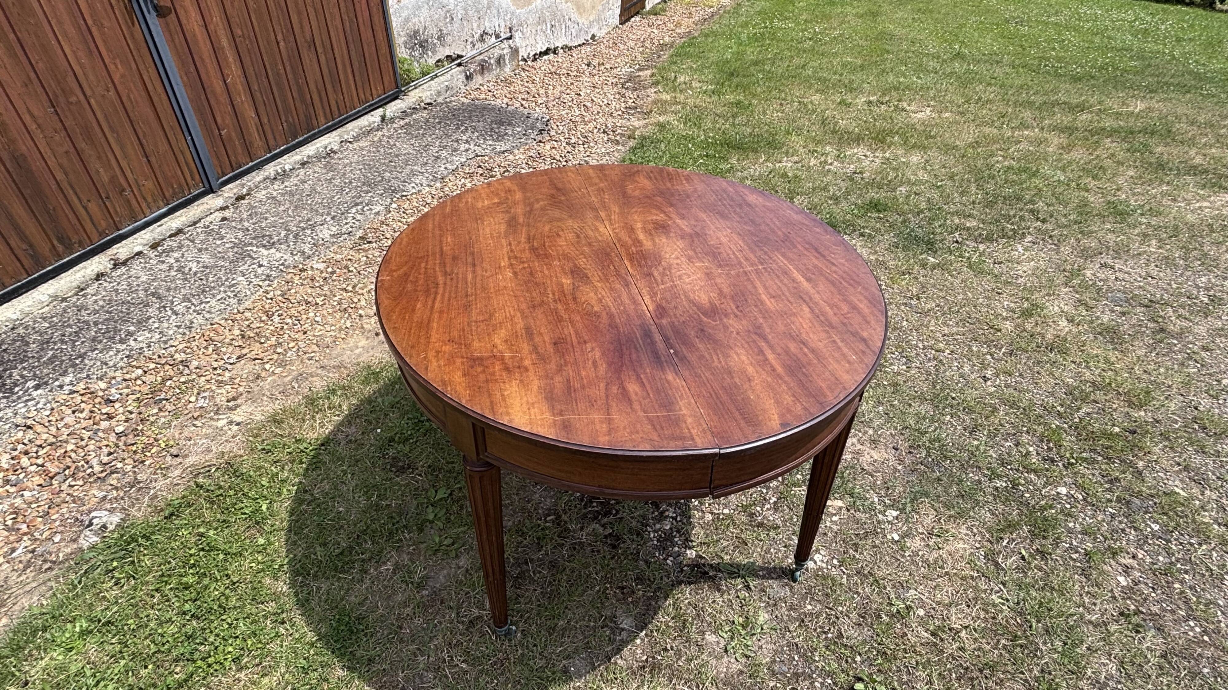 Grande table ovale Louis XVI d'époque en acajou