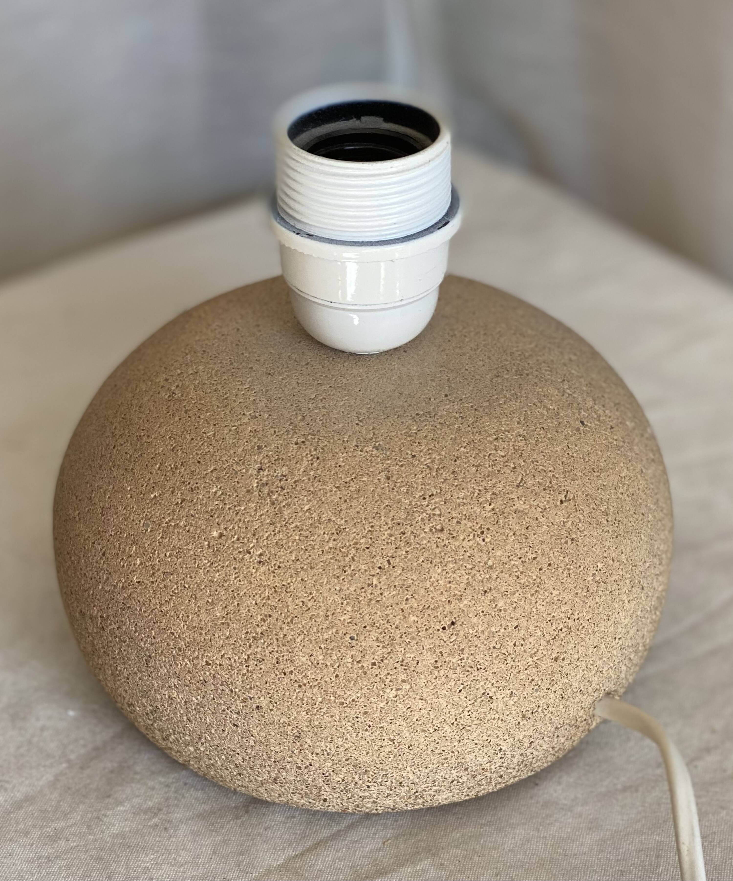 Lampe boule en travertin vintage 1980
