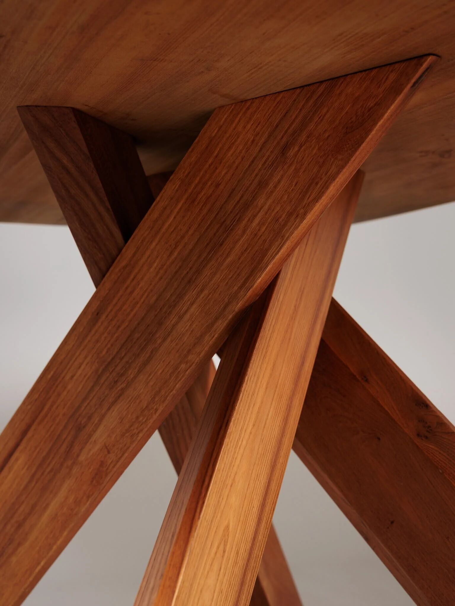 Table à manger T35b par Pierre Chapo