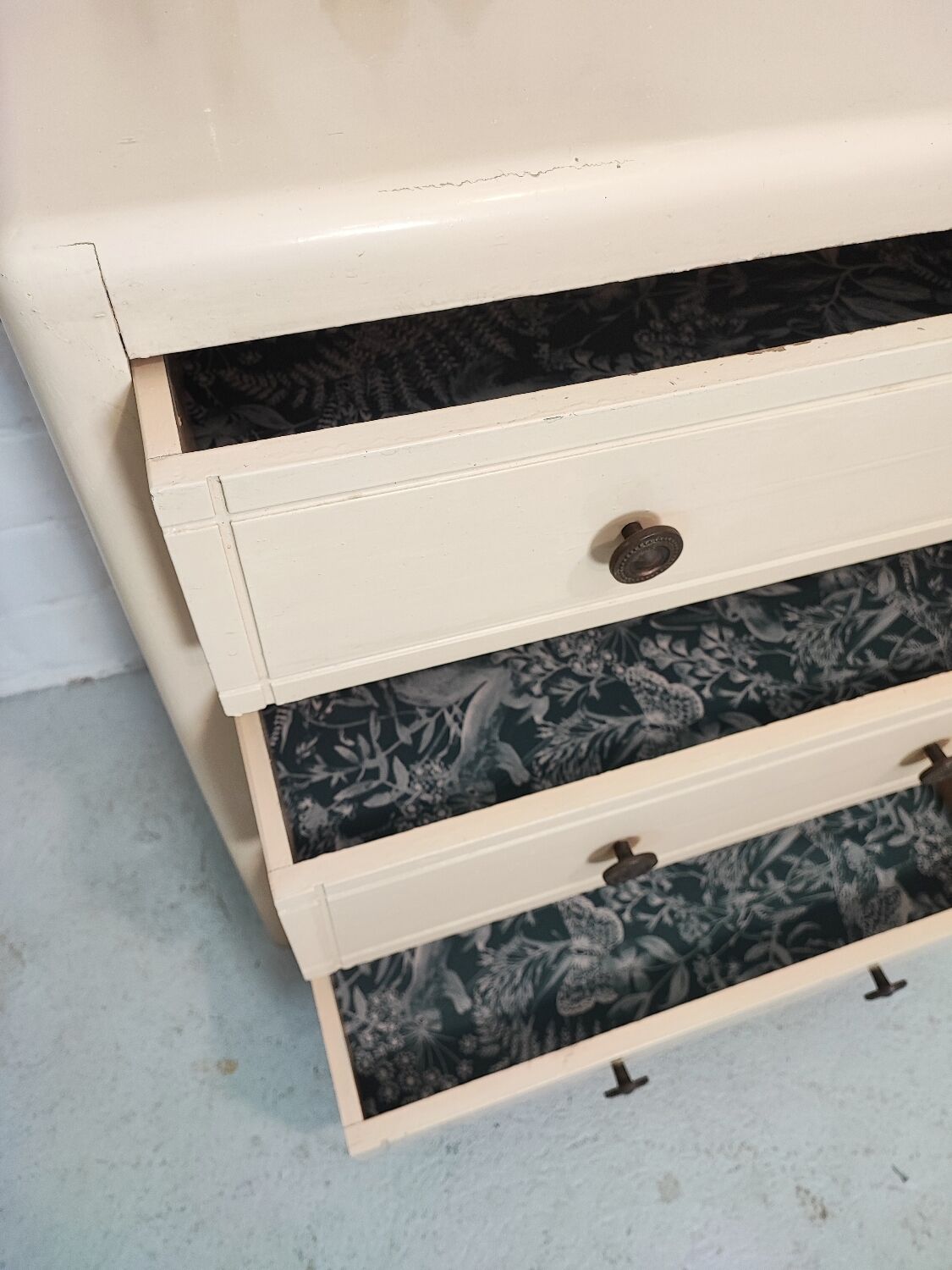 Vintage chest of drawers