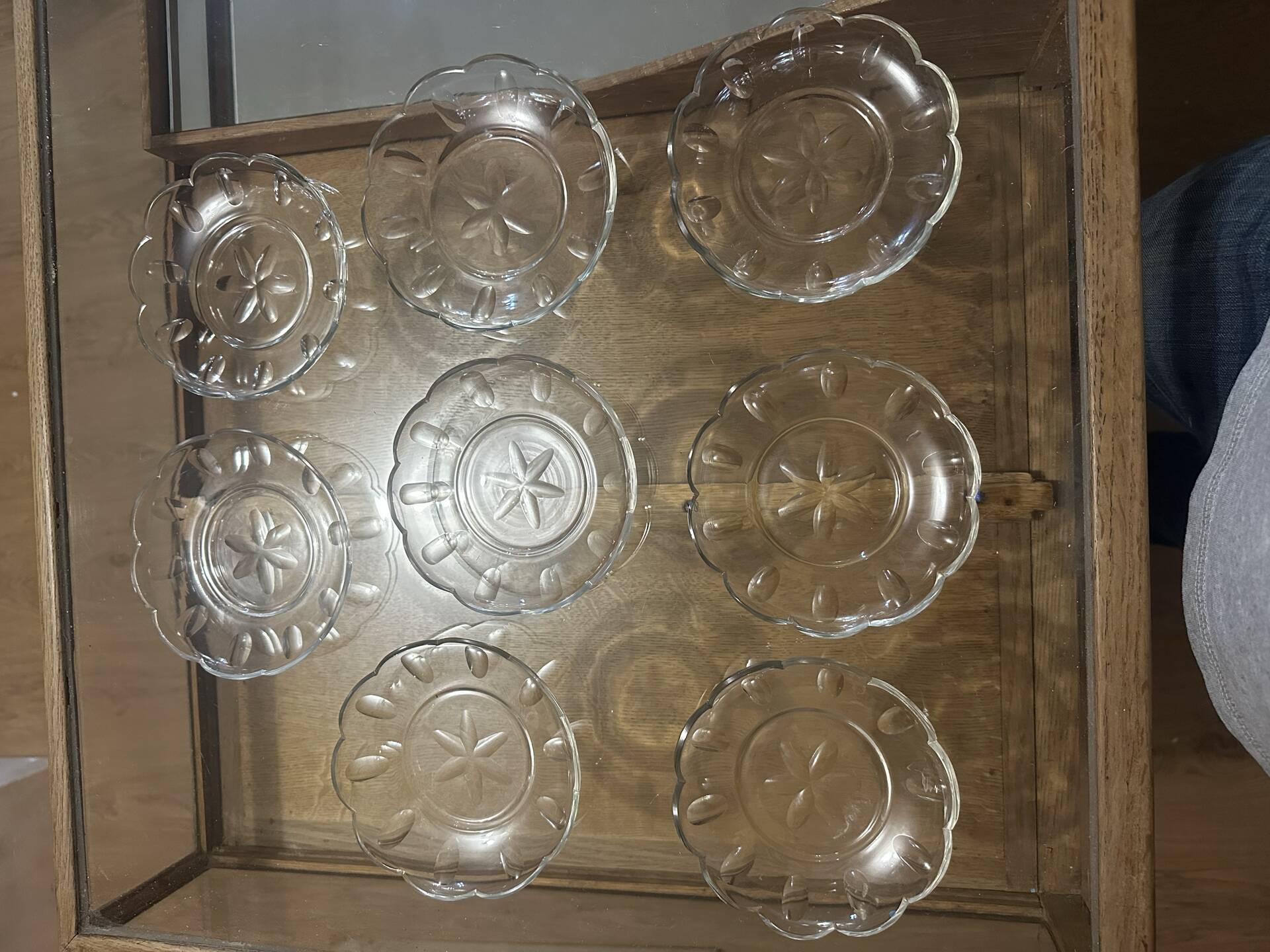 Set of 8 crystal bowls with floral decoration, France early 20th century.