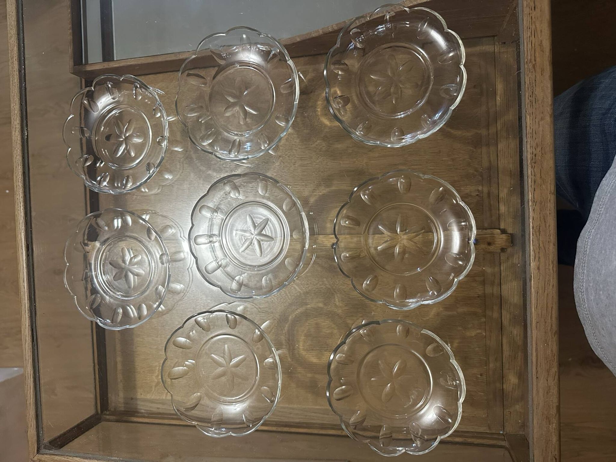 Set of 8 crystal bowls with floral decoration, France early 20th century.
