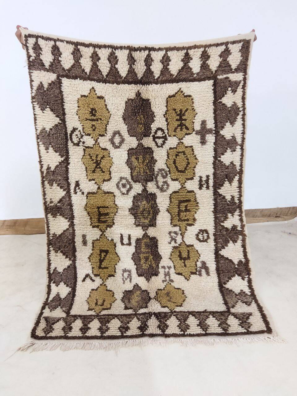 Handmade Moroccan Berber rug 134 x 90 cm