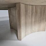 Sculptural coffee table in Italian travertine from the 1970s.