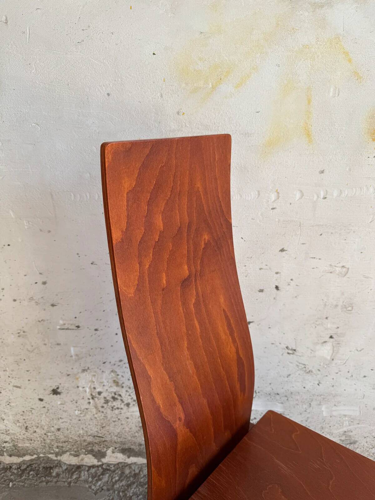 Ensemble de 6 chaises « Molly » en contreplaqué cintré brun cerisier foncé de Finazzer — Postmodernisme italien des années 1980