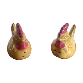 Salière et poivrière jaunes en forme poules
