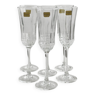 6 Luminarc champagne flutes / glasses.