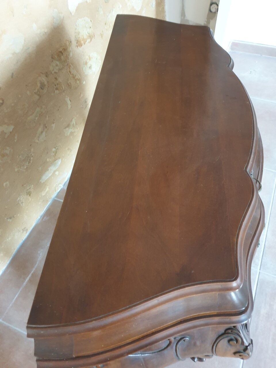 Louis XV-style commodity