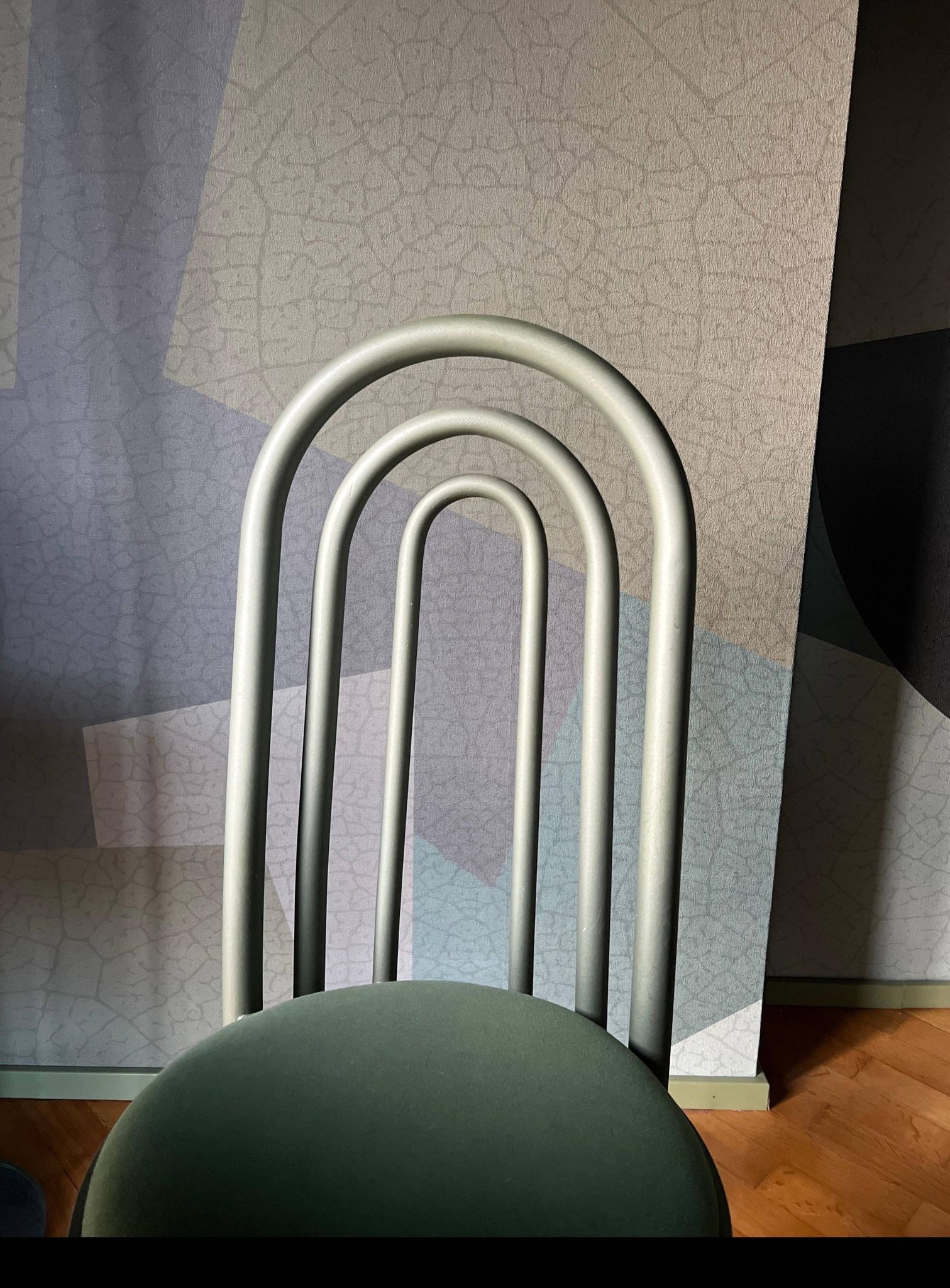 Sculptural "Arches" chair, Italian collectible, Memphis style, decorative dining