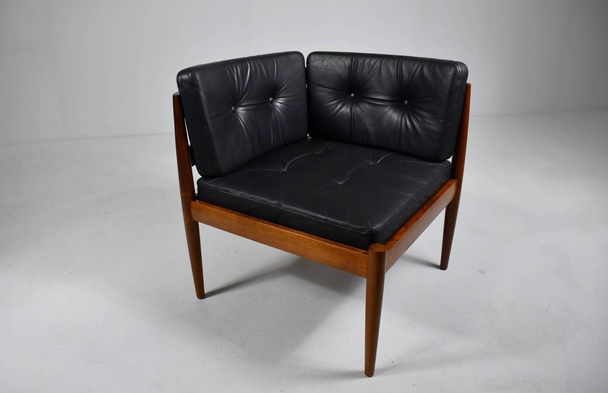 Univers corner chair by Kai Kristiansen for Magnus Olesen. 1965.