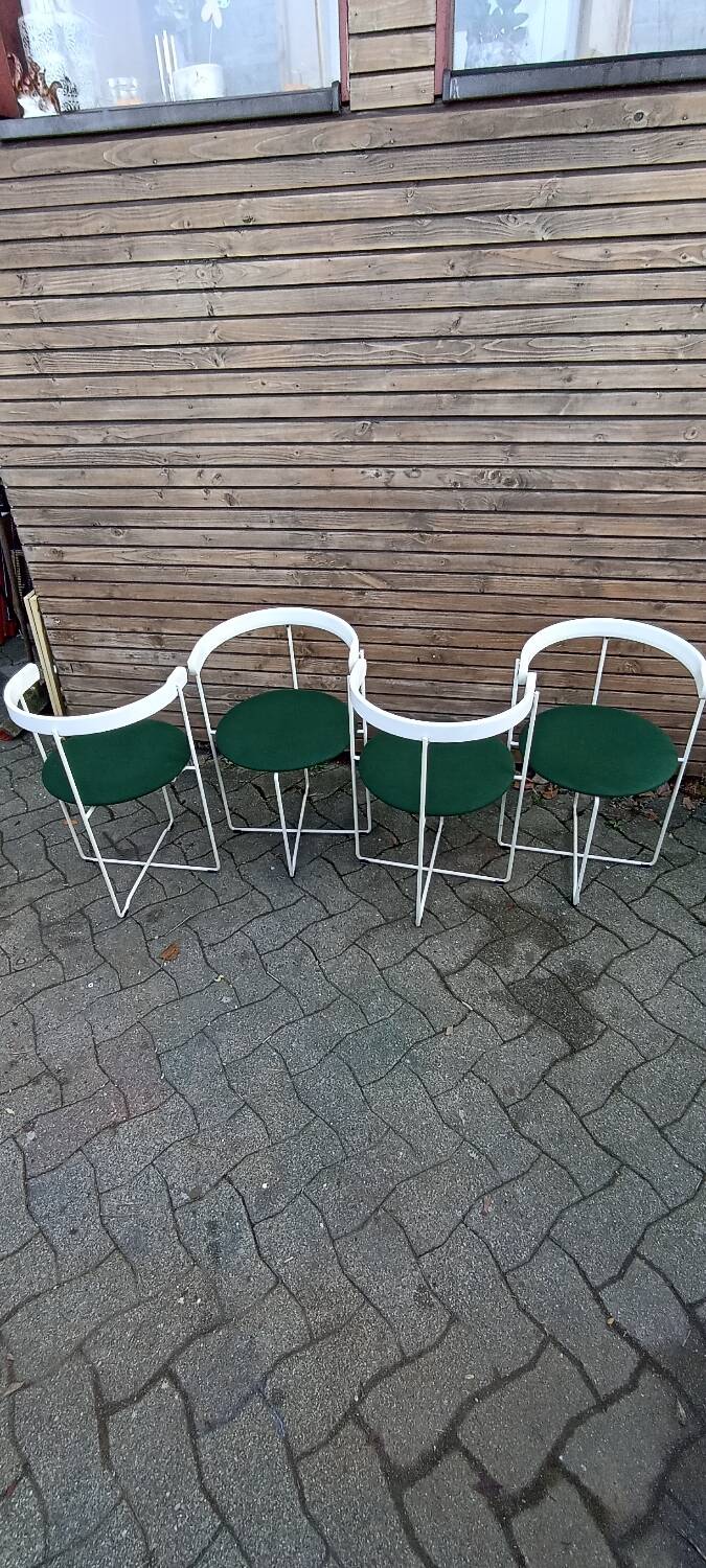 Soley chairs and designer table