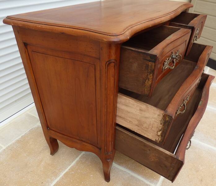 Antique style chest of drawers in stained and molded beech with 4 drawers - Very good condition