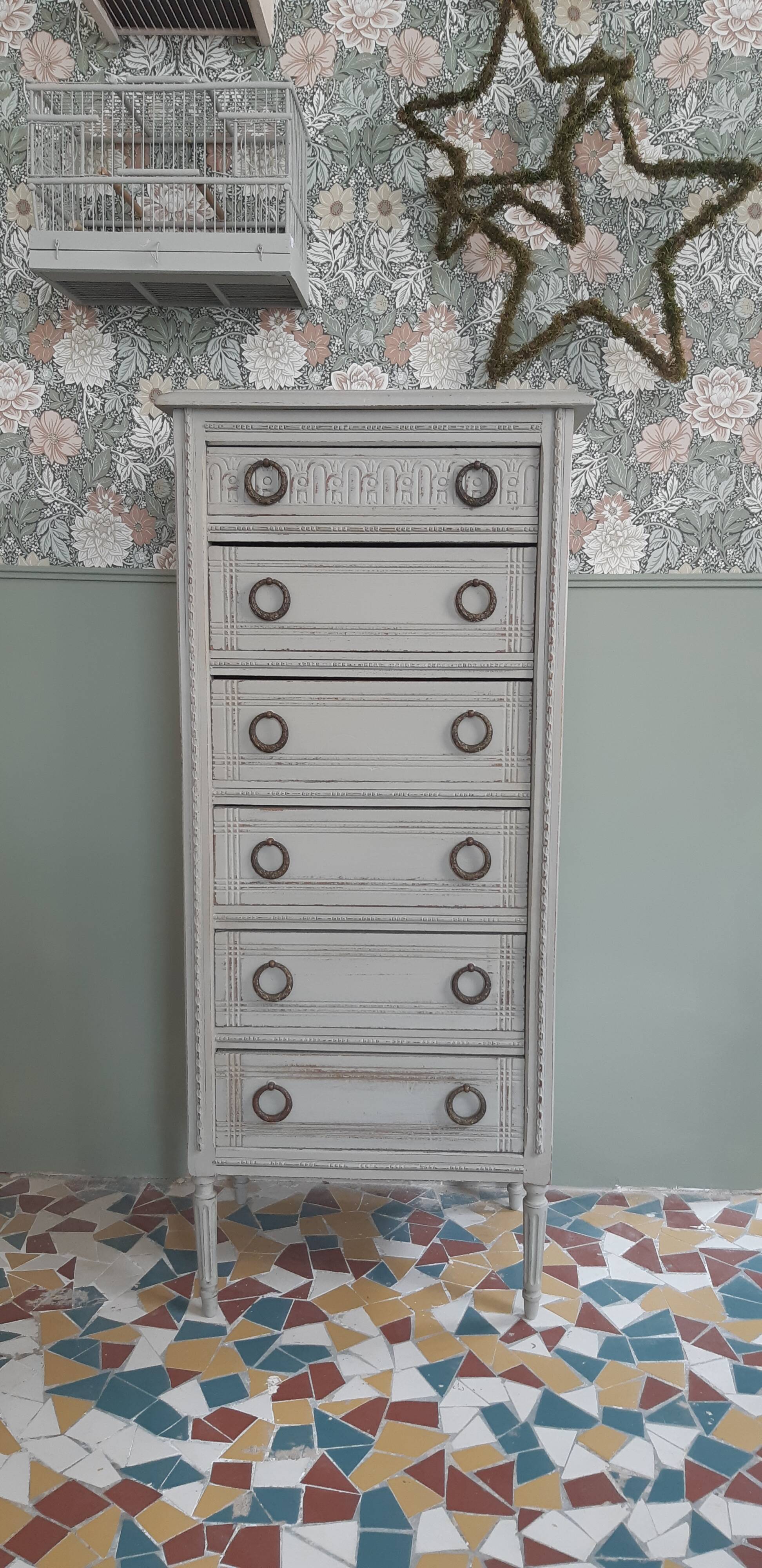 Chiffonnier revisited in grey