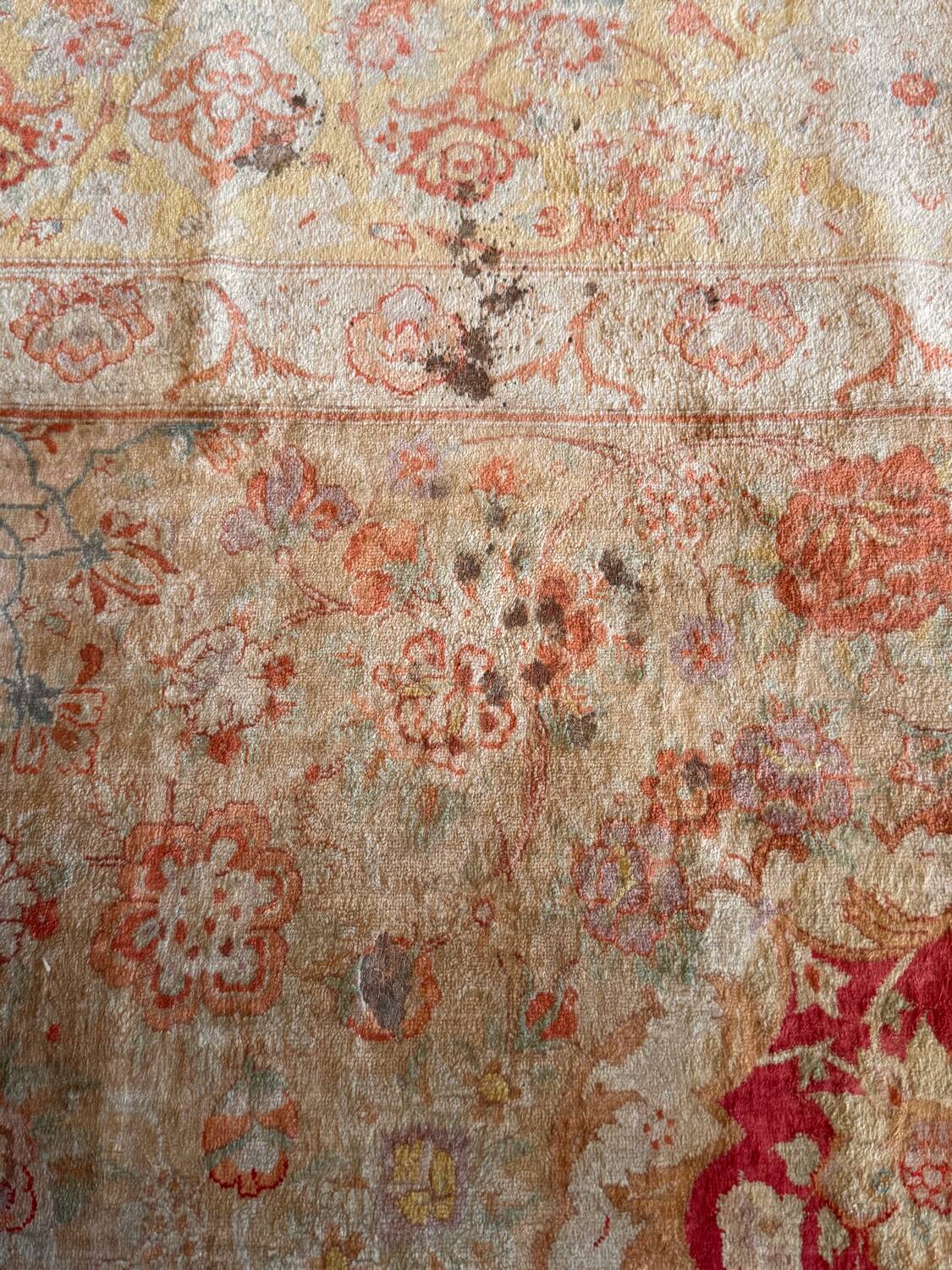 Extra fine Ghoum carpet from Iran in silk, signed Bahrami.