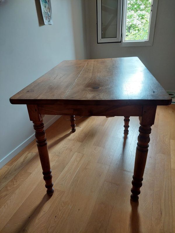 Table de bistrot ancienne en noyer blond