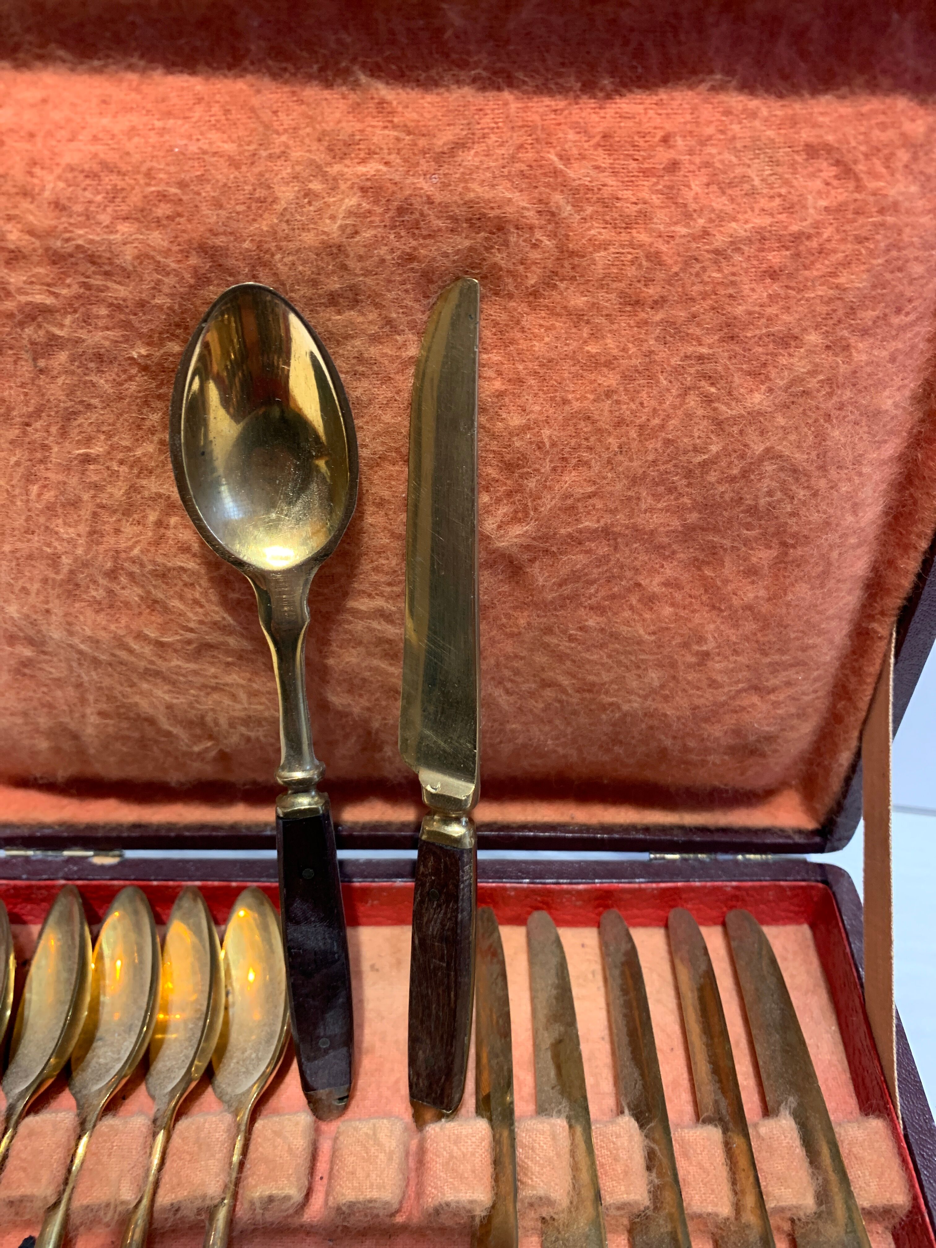 Box 6 spoons and 6 dessert knives