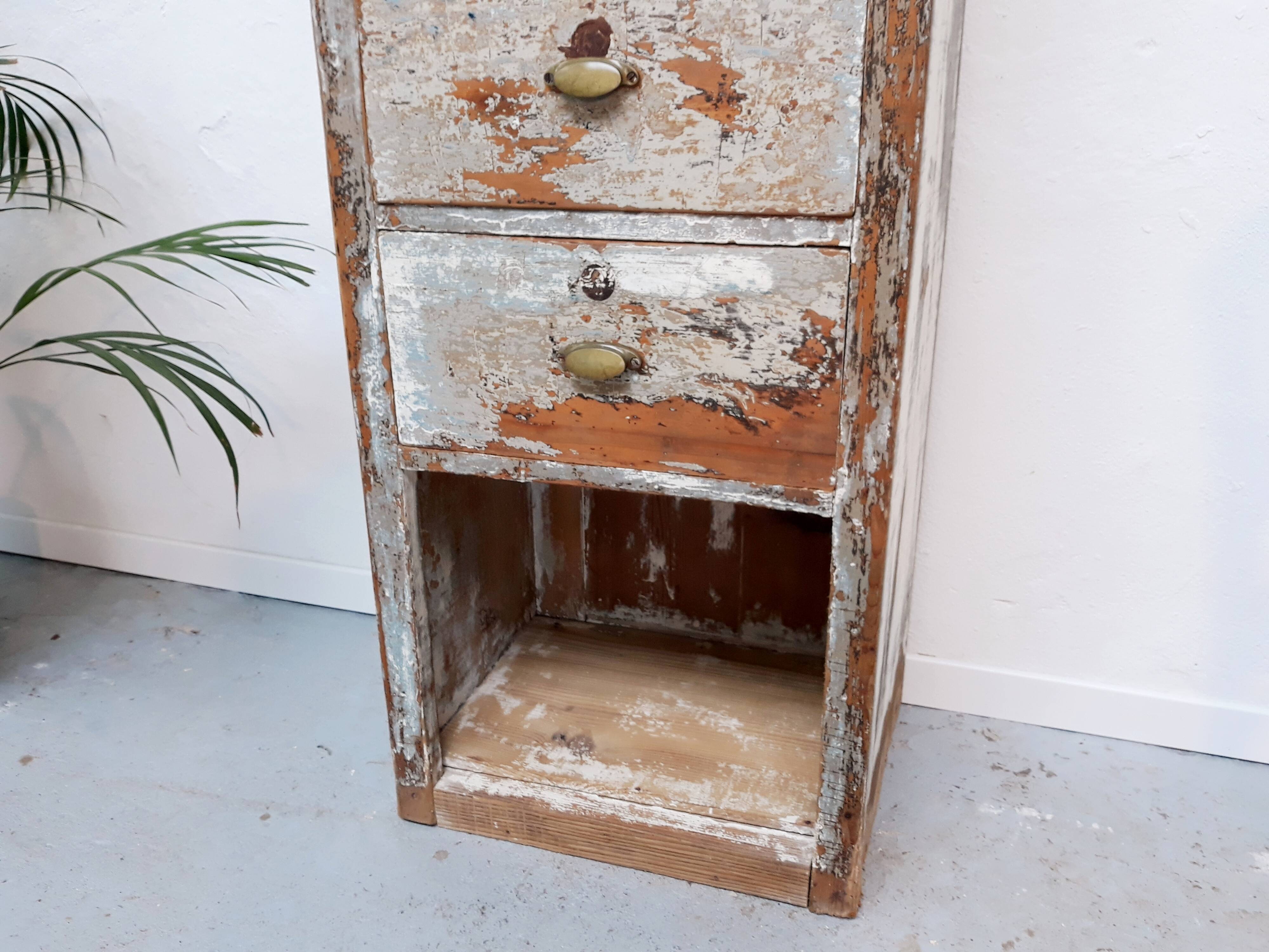 Furniture of trade with rag-to-ceiling drawers