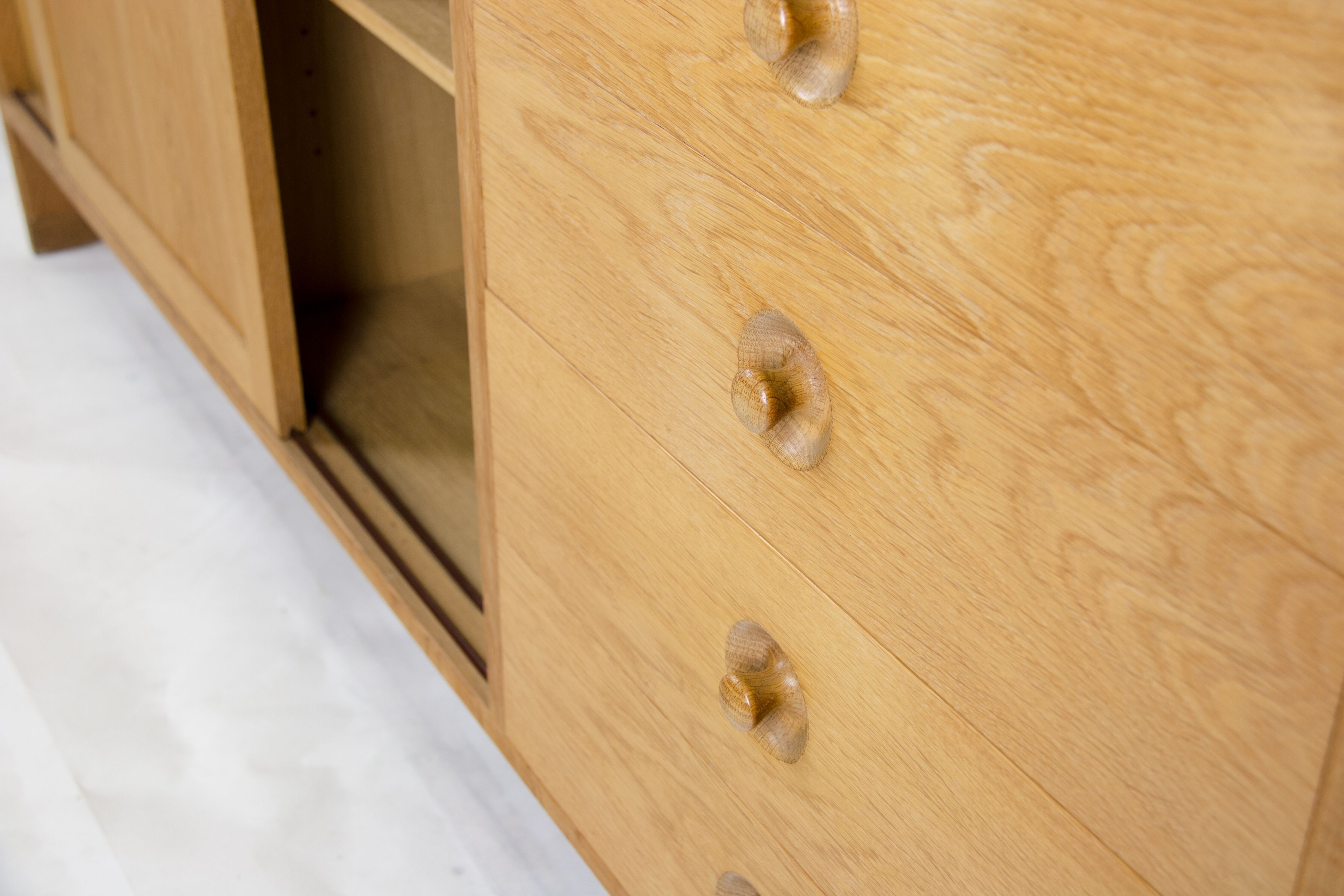 Oak bookcase by Hans J. Wegner for Ry Mobler, 1960