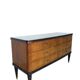 Commode en acajou plaqué avec plateau en verre vert, années 1950