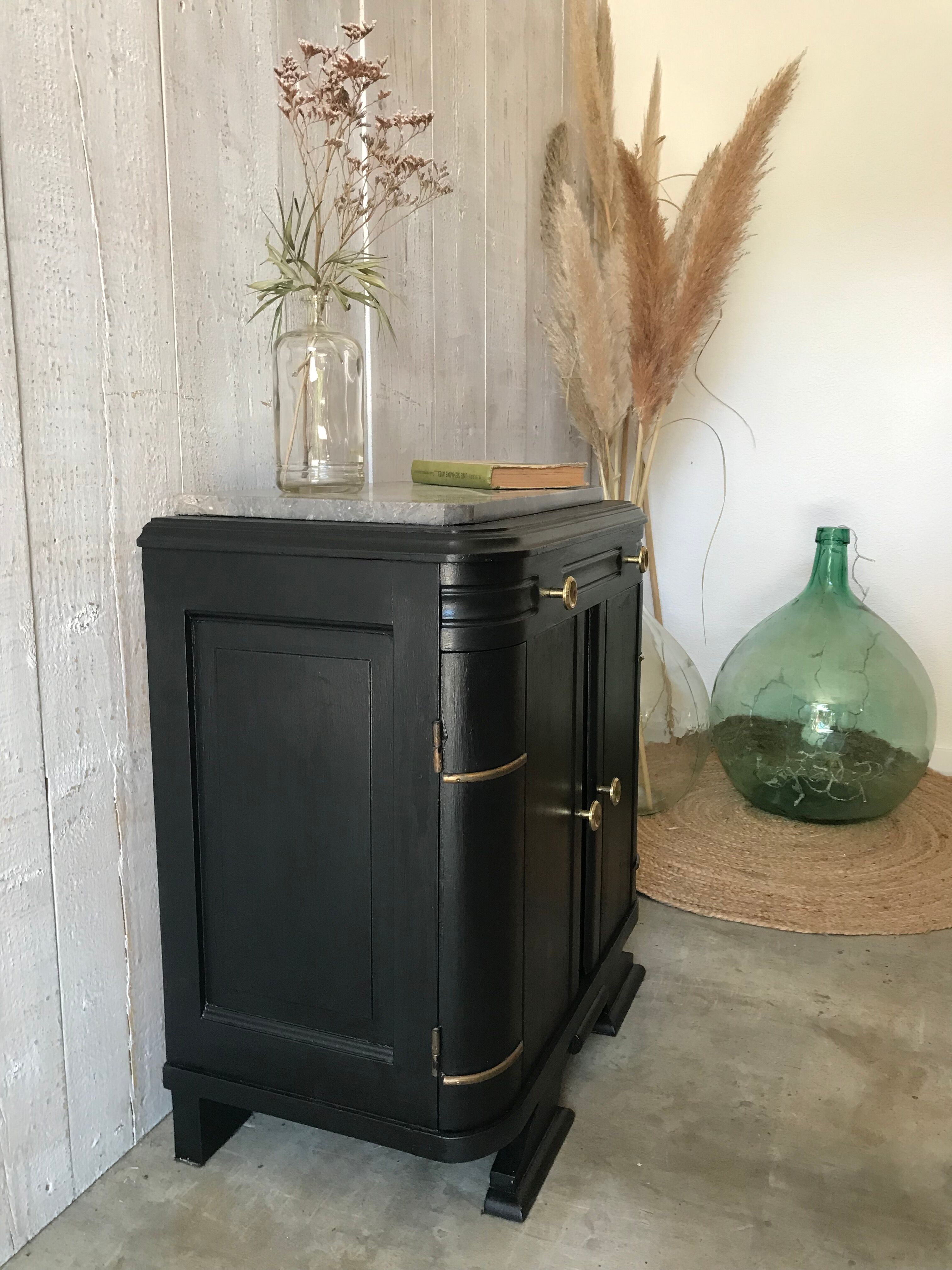 Art deco pedestal table