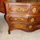 Commode Louis XV tombeau en noyer du XVIIème siècle
