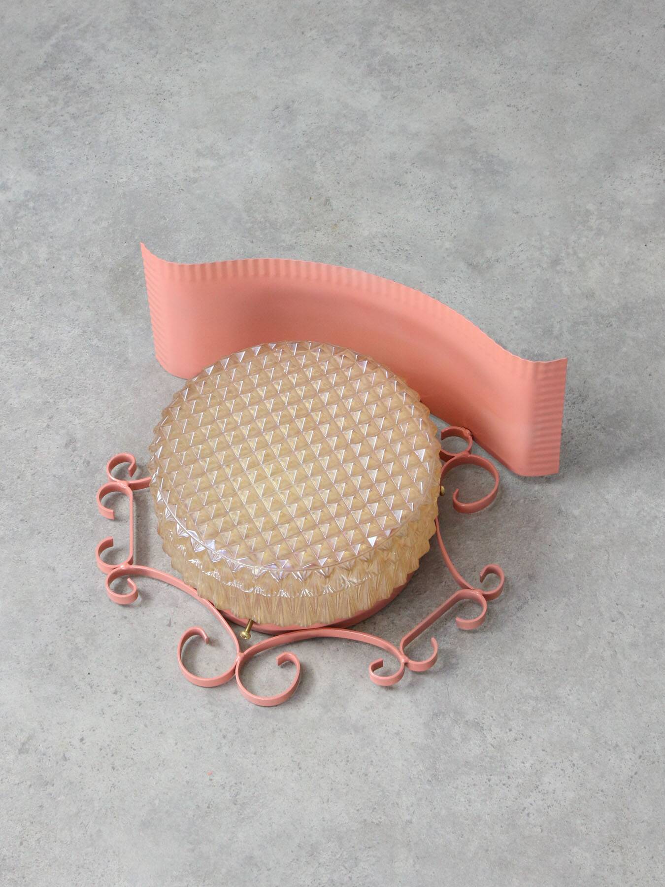 Mid-Century Intricate Italian Pink Wall Lamp, 1960s