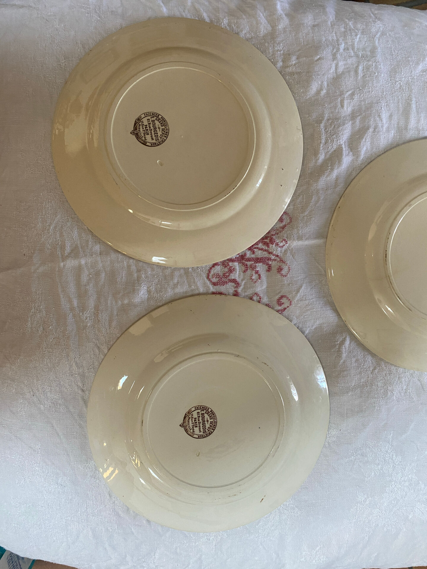 Set of 3 flat plates in polychrome ironstone E. Bourgeois