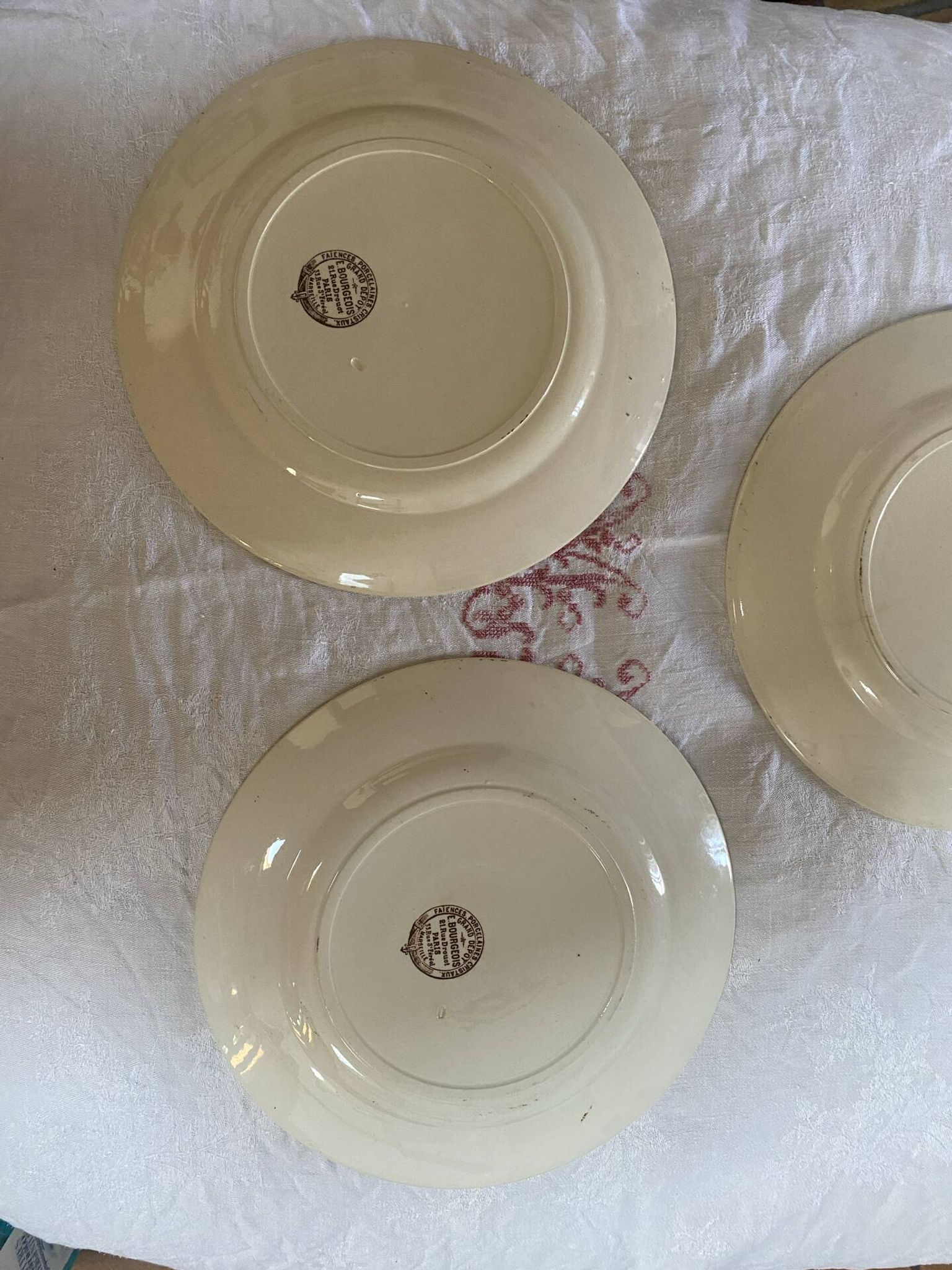 Set of 3 flat plates in polychrome ironstone E. Bourgeois
