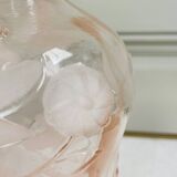 Carafe en verre rose