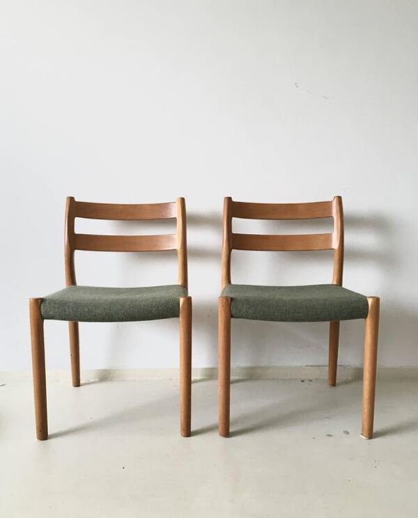 Paire de chaises en teck par JL Moller pour Højbjerg Danemark années 1960