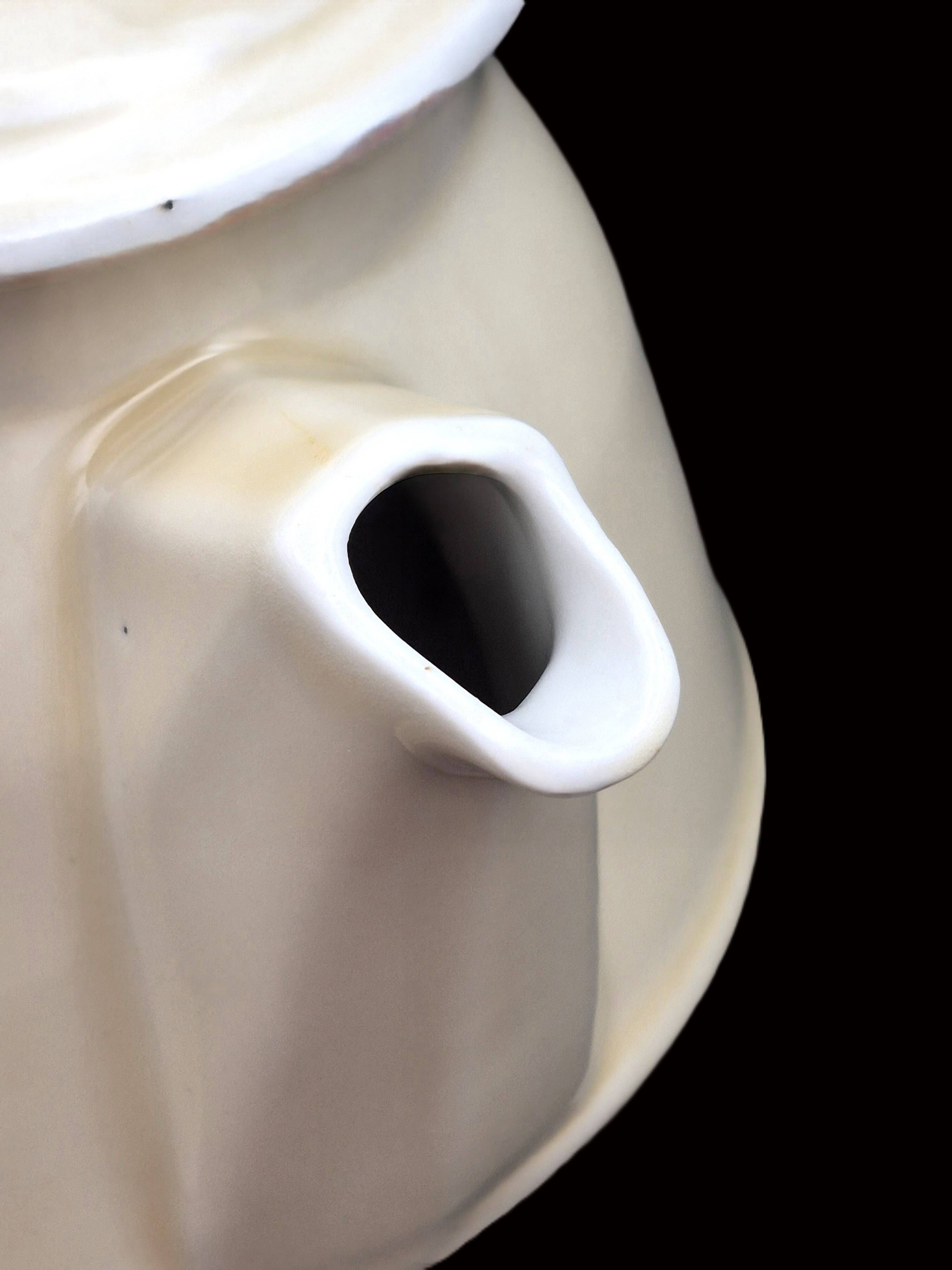 Vintage cream ceramic teapot – Authentic charm & chic country decor
