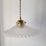 Serrated opaline suspension