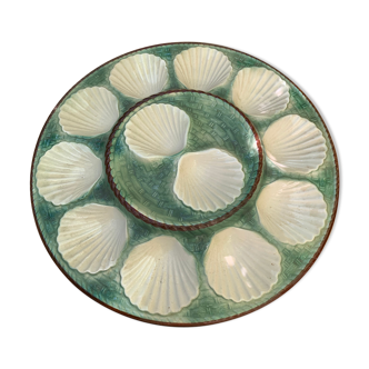 Green earthenware oyster service, 11 plates